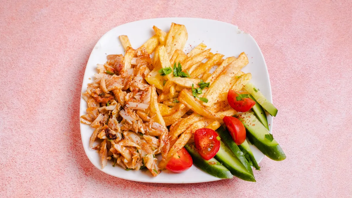 Kartof Fri + Toyuq Dönər Əti + Çoban Salatı + Çörək