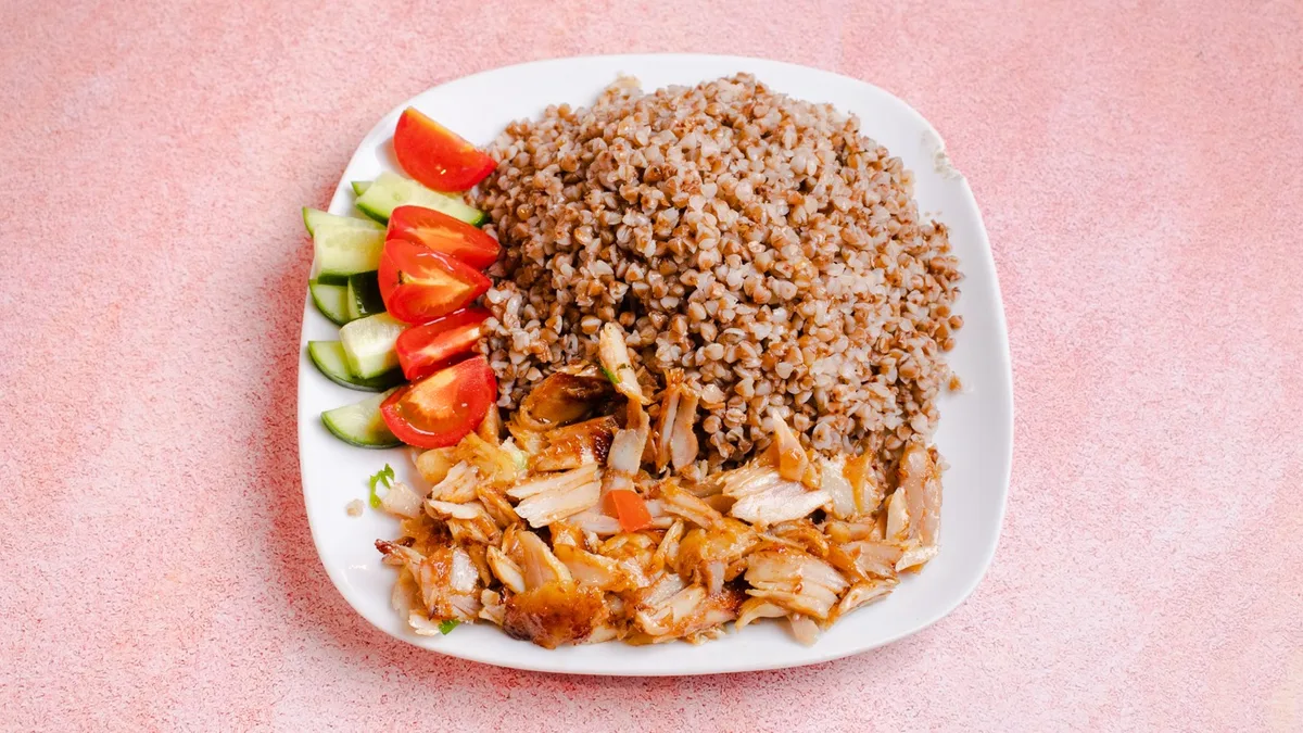 Qarabaşaq + Toyuq Dönər Əti + Çoban Salatı + Çörək
