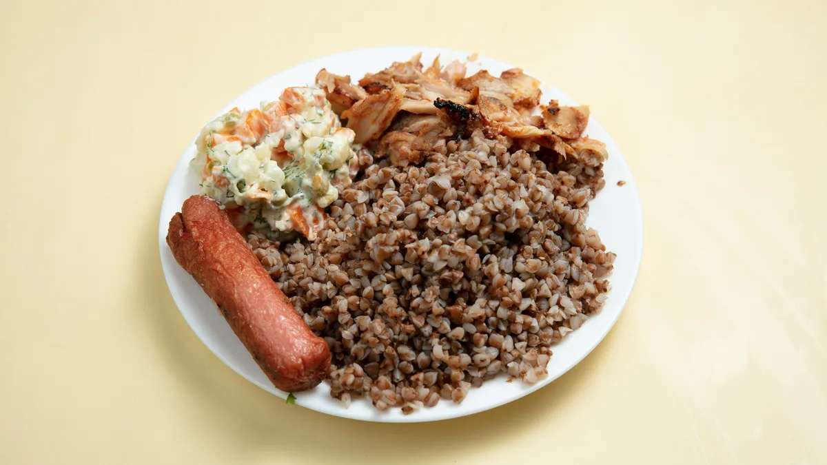 Qarabaşaq, Toyuq Dönər Əti, Sosiska, Salat, Çörək