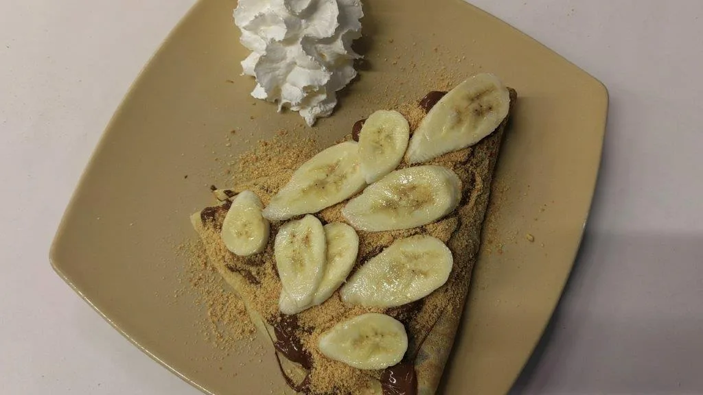 Palačinka sa nutelom, plazmom, bananom