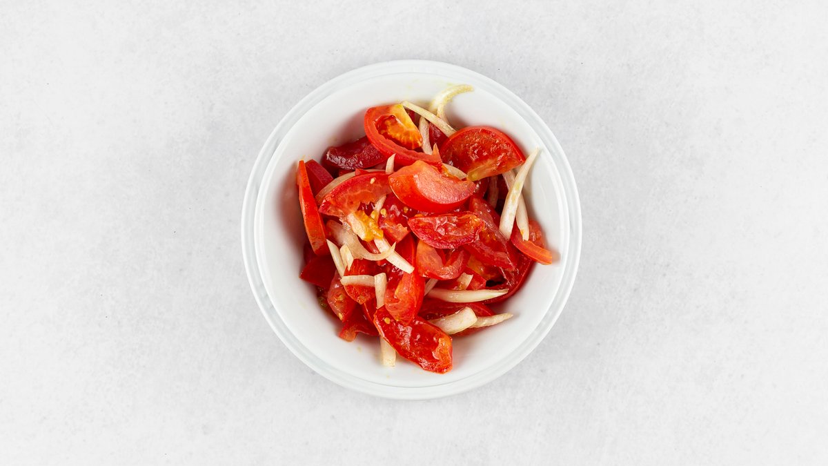 Paradajz salata sa sirom