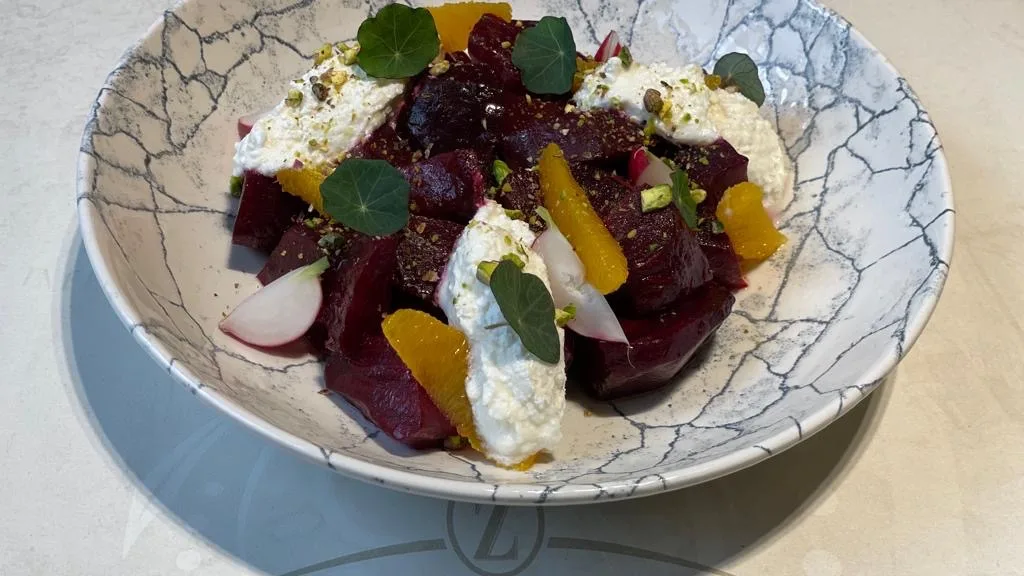 Cvekla salata sa mekanim kozijim sirom