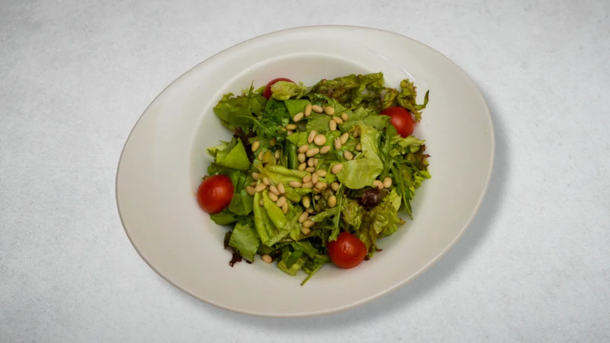 Miks zelenih salata sa čeri paradajzom i pinjolima 300g