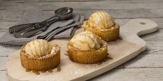 Salted Caramel Gooey Butter Cake