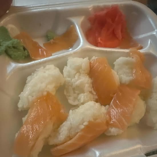 Salmon Sushi (8)