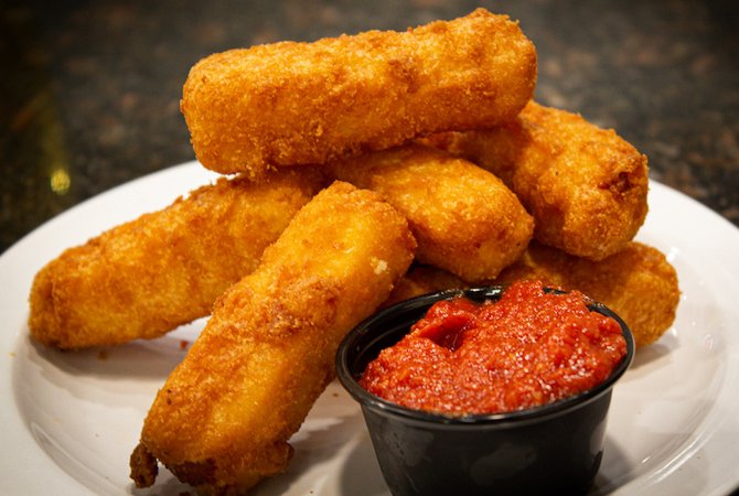 Mozzarella Sticks (8)