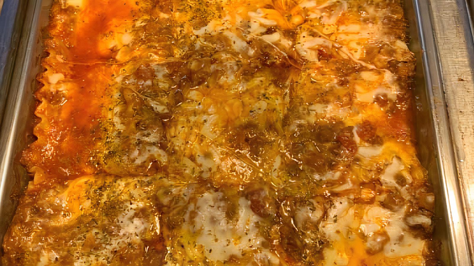 Lasagna  plate every Thursday every Tuesday (10:00 am to 3:00 pm)