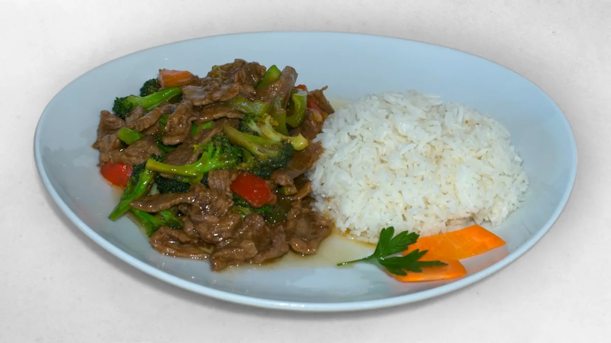 C16. Rindfleisch mit Brokkoli