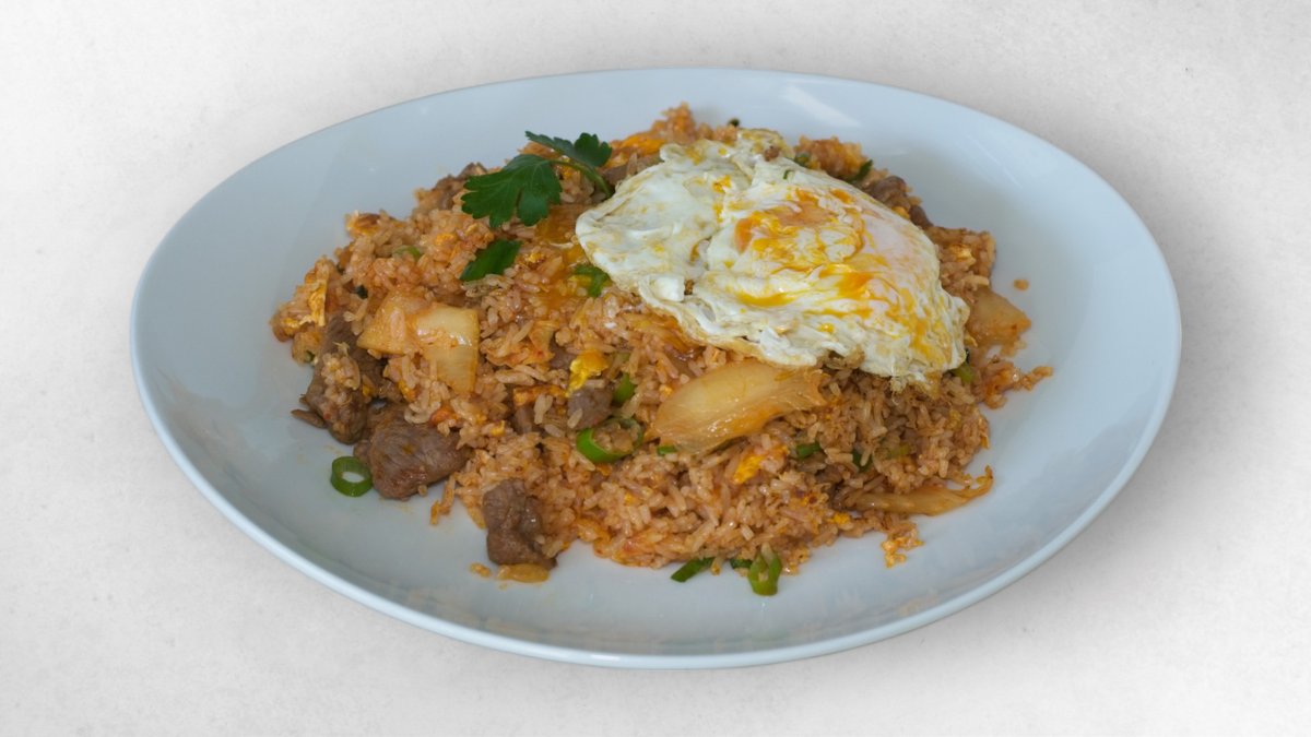 K4. Kim Chi Reis mit Rindfleisch und Ei