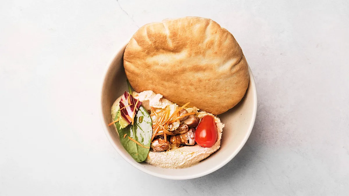 Hummus and Pitabröd