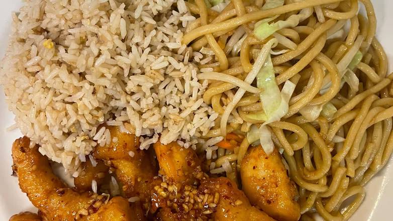 Mandarin Garlic Chicken Special Combination Plate