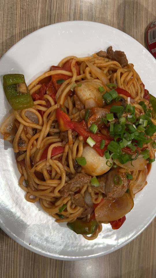 Tomato Beef Chow Mein
