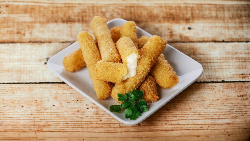 Panírozott mozarella rudak