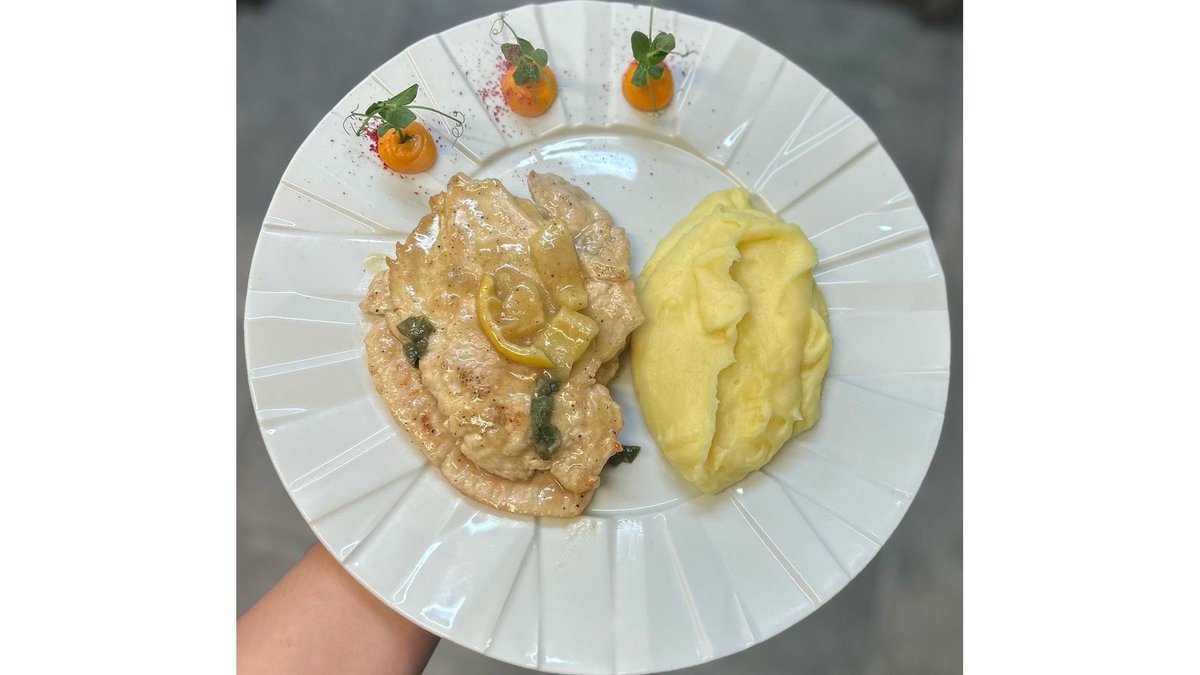 Escalop din Piept de Curcan cu Salvie and Lămâie / Puree de Cartofi