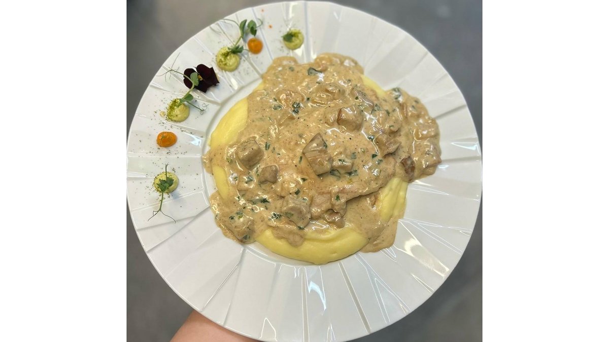Escalop din Piept de Curcan / Hribi / Puree de Cartofi