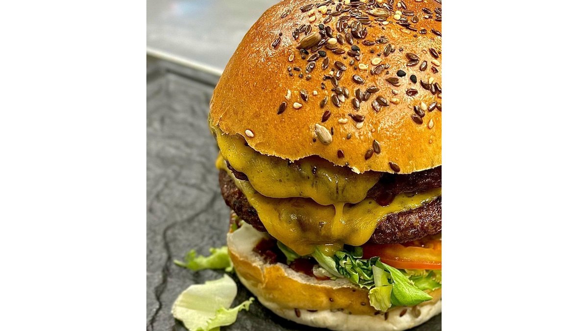 Make it Double Burger / Cartofi Wedges