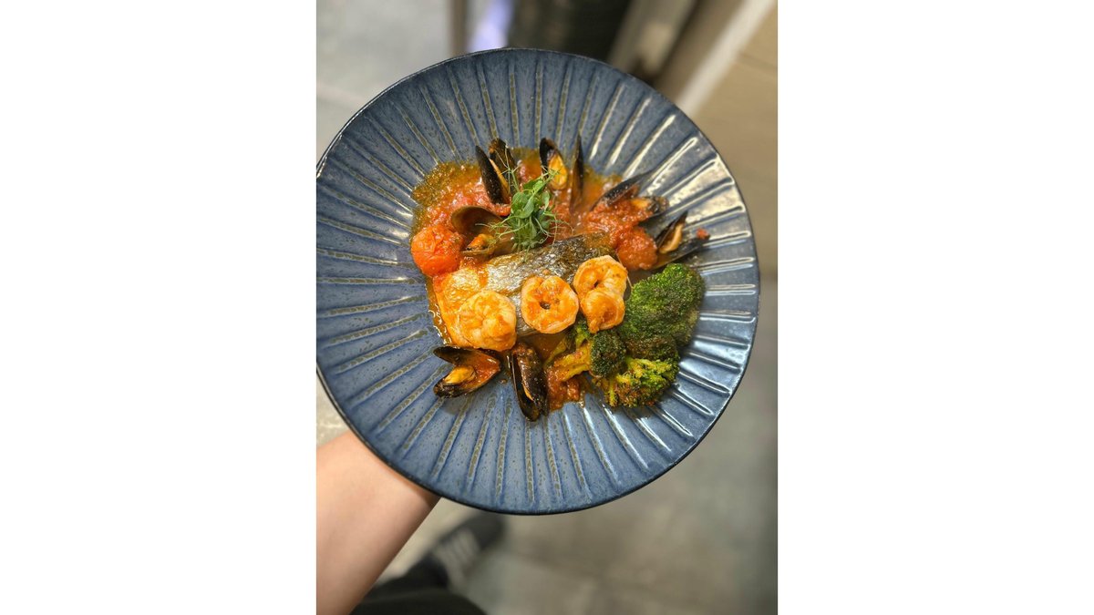 Somon la Cuptor cu Cozze and Gamberi / Rosii Cherry / Broccoli Sote