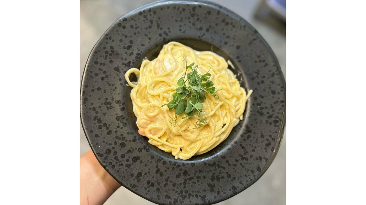 Spaghetti Carbonara and Gamberi