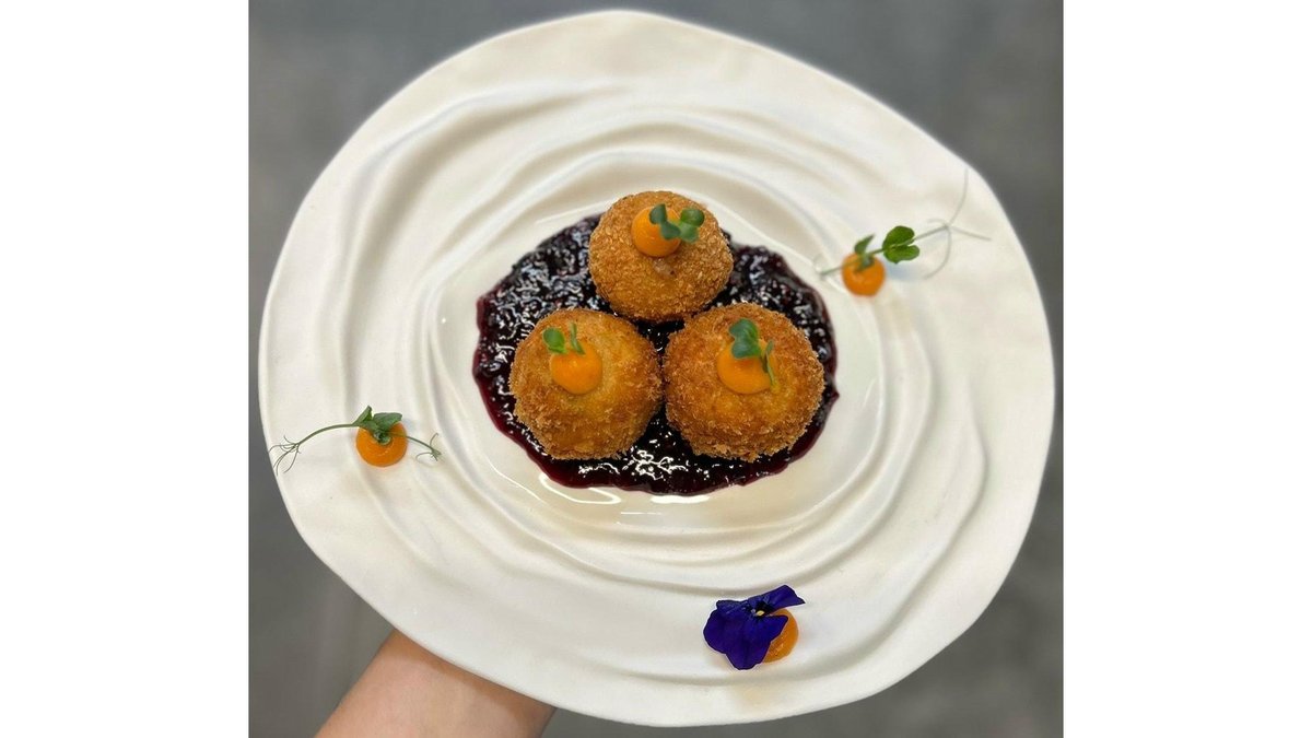 Spicy Camembert Cheese balls/ Dulceata de fructe de padure