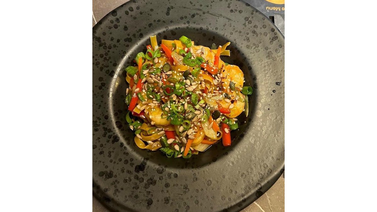 Tagliatelle cu creveti in stil asiatic
