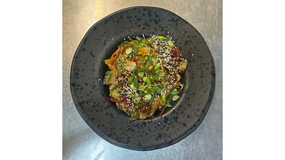 Tagliatelle cu muschi de vita in stil Asiatic
