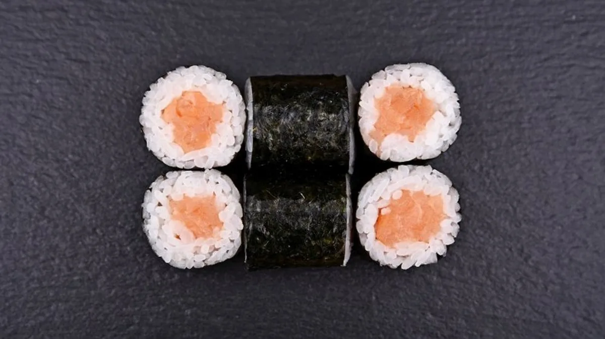 Füstölt lazac maki