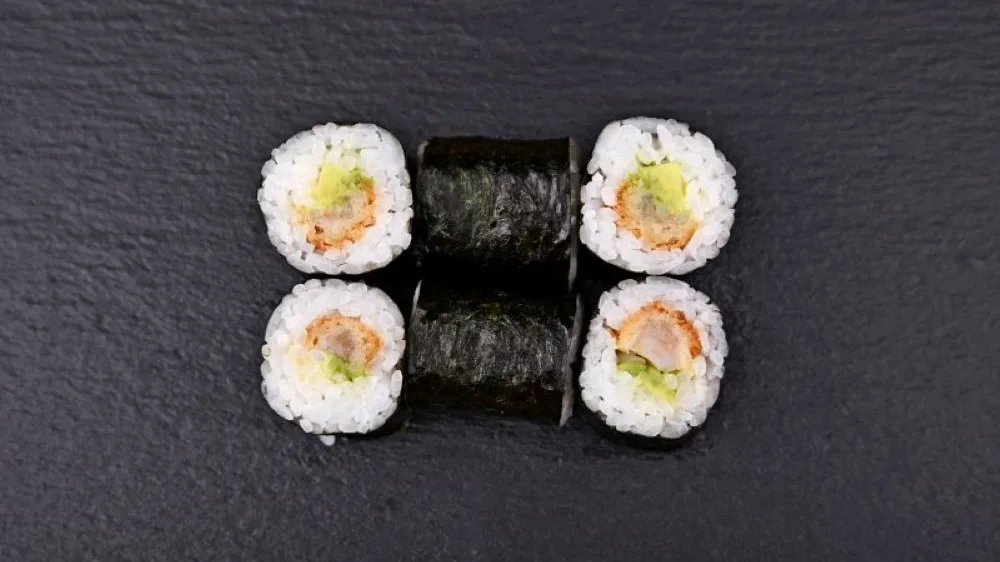 Tempurázott rák maki avokádóval és majonézzel