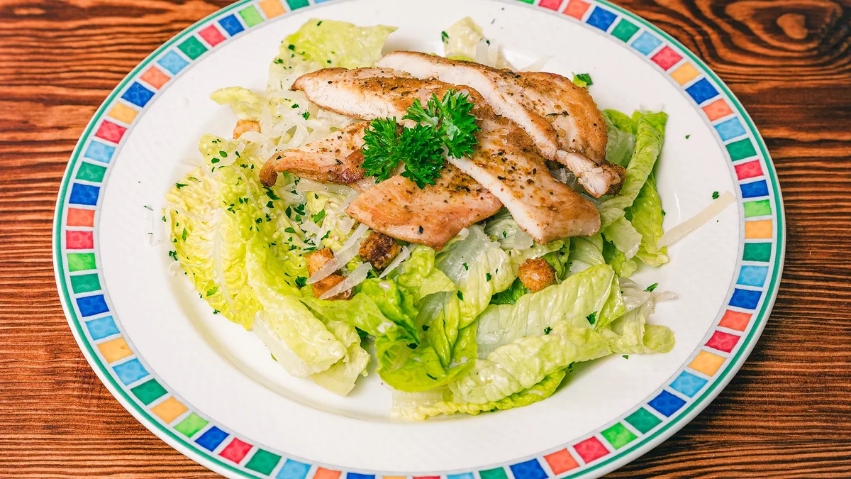 Iguana Caesar Csirkével