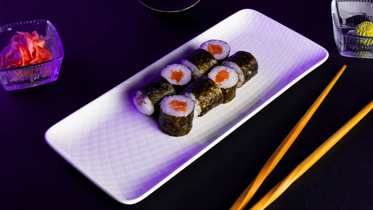 Salmon hosomaki 110g