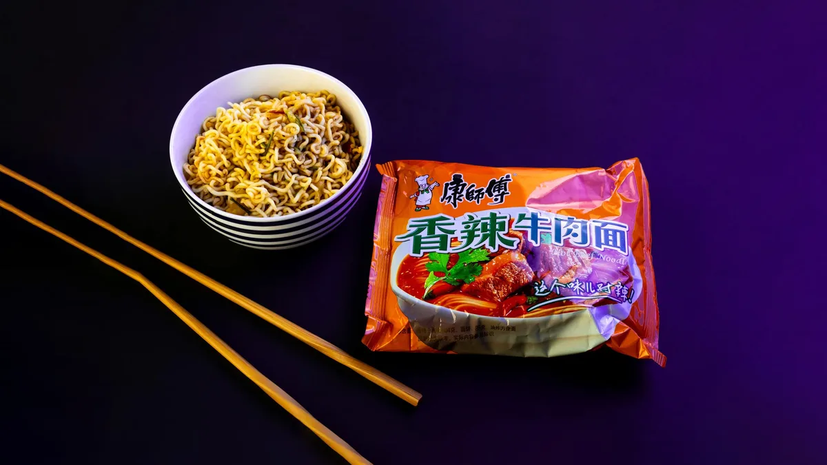 Wheat noodles with beef flavor (very hot)