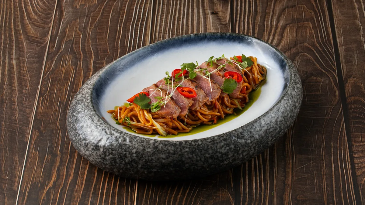Chow Mein Noodles Μοσχάρι