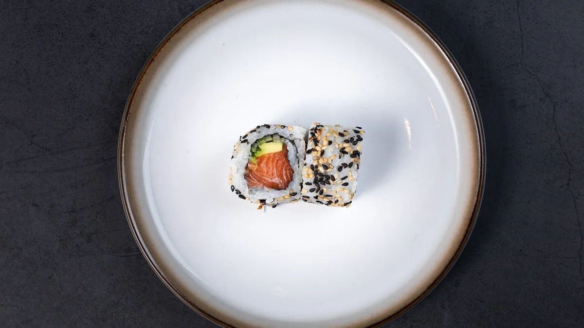 Uramaki Spicy Salmon Roll