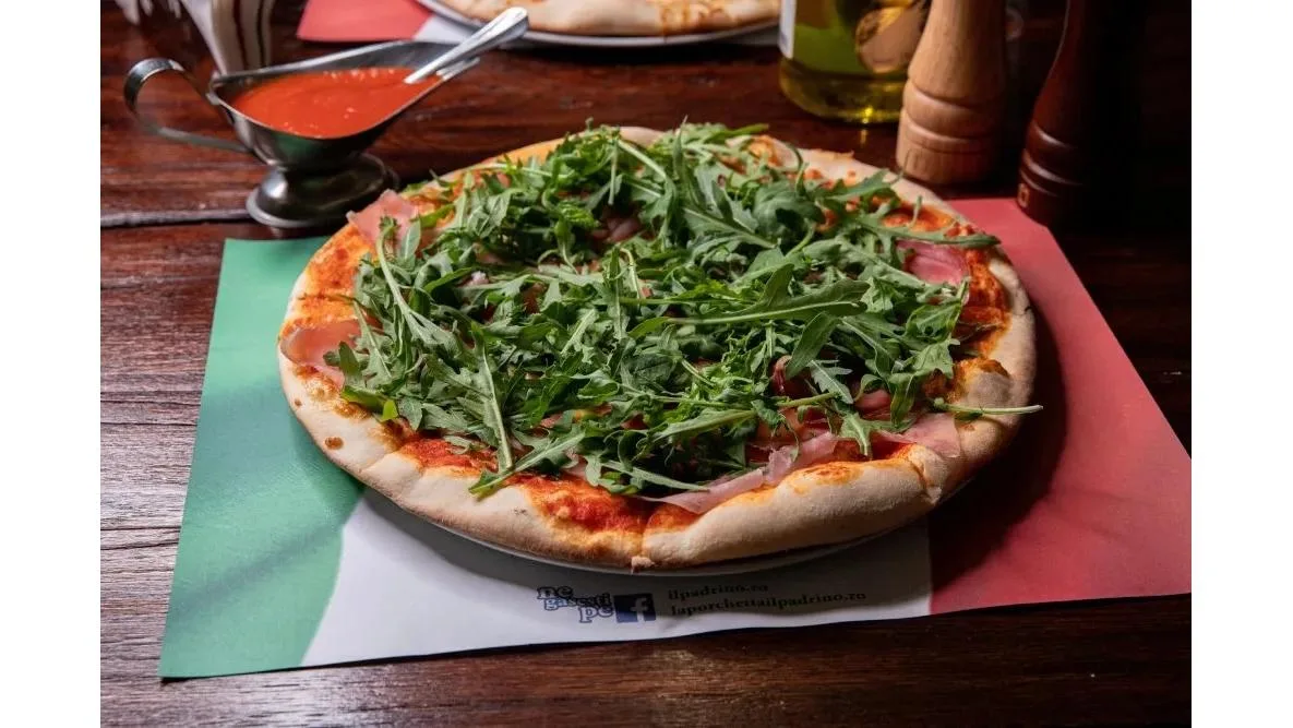 Pizza Crudo cu rucola