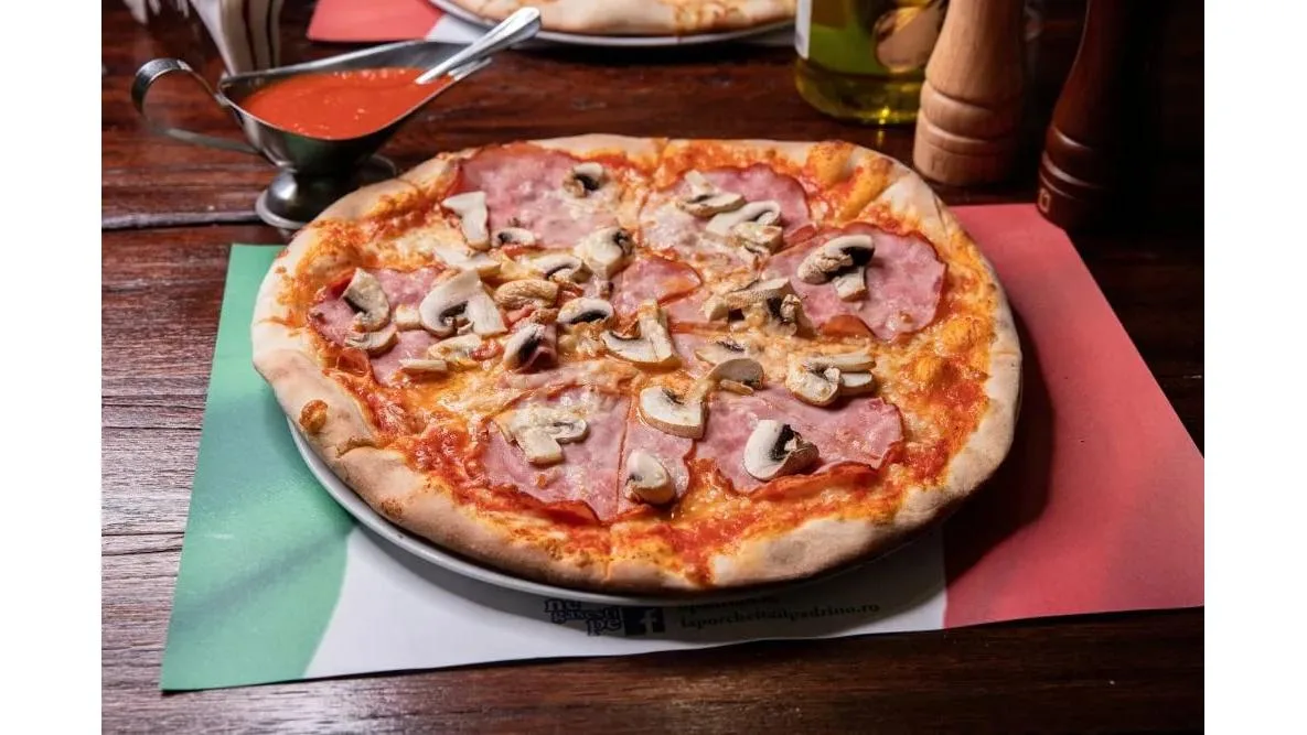 PIzza Prosciutto and Funghi