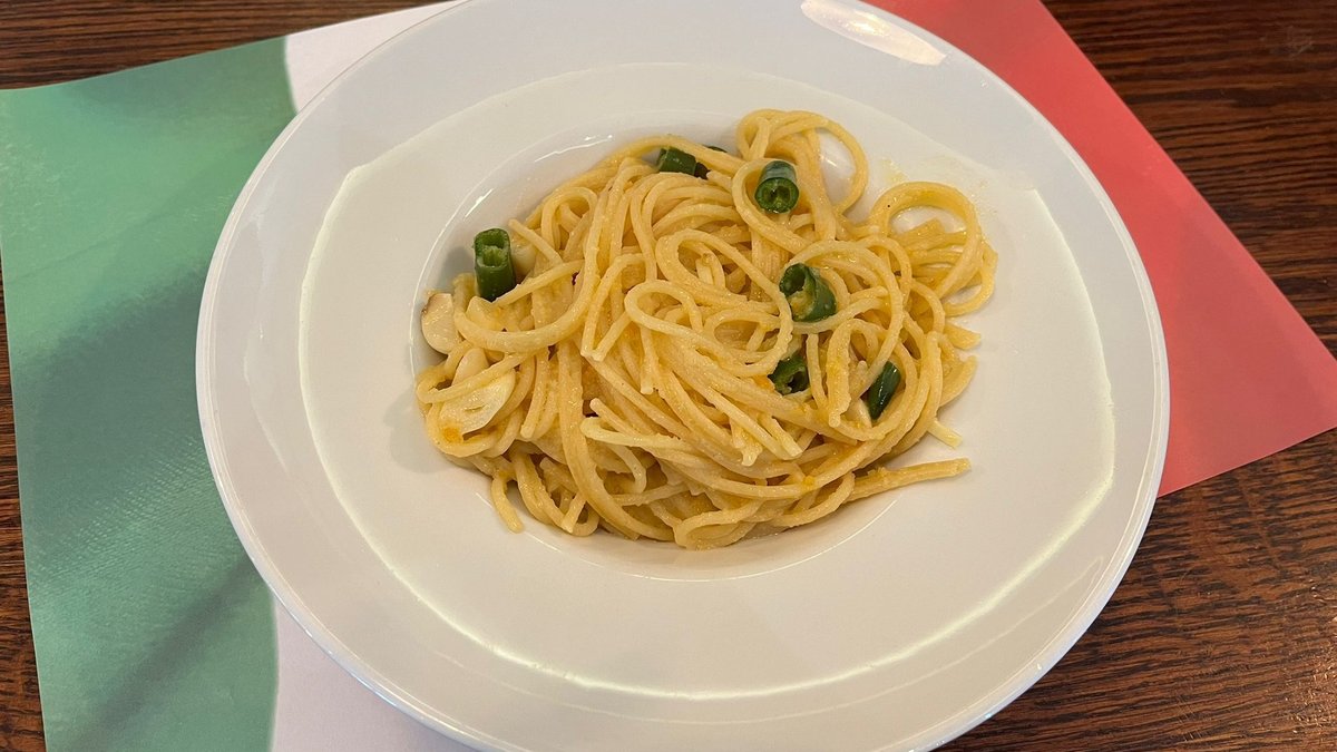 Spagheti aglio olio and peperoncino