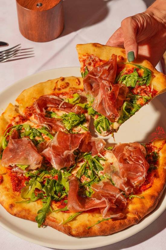 Pizza Prosciutto and Arugula