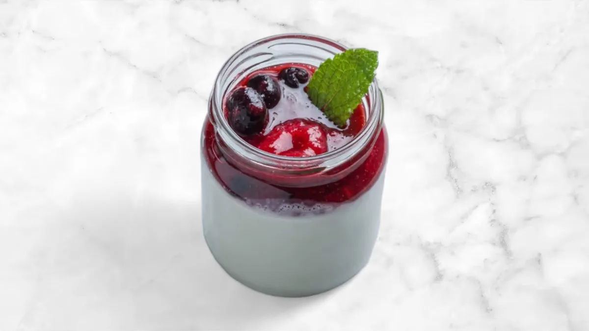 Gyümölcsös panna cotta