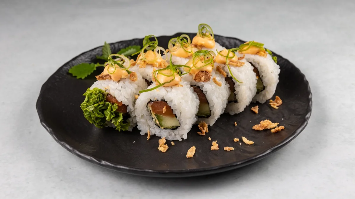 Spicy sake roll