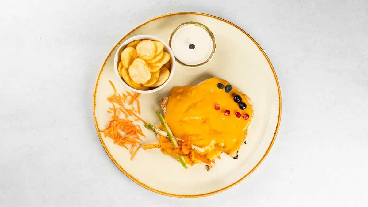 Filete en salsa cheddar