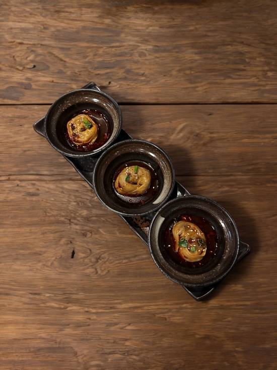 Hot Pot Momos (4 pcs)