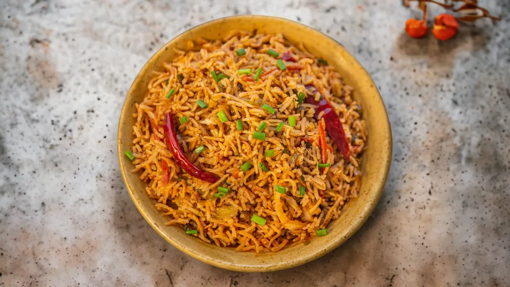 Praetud riis Szechuan kastmes