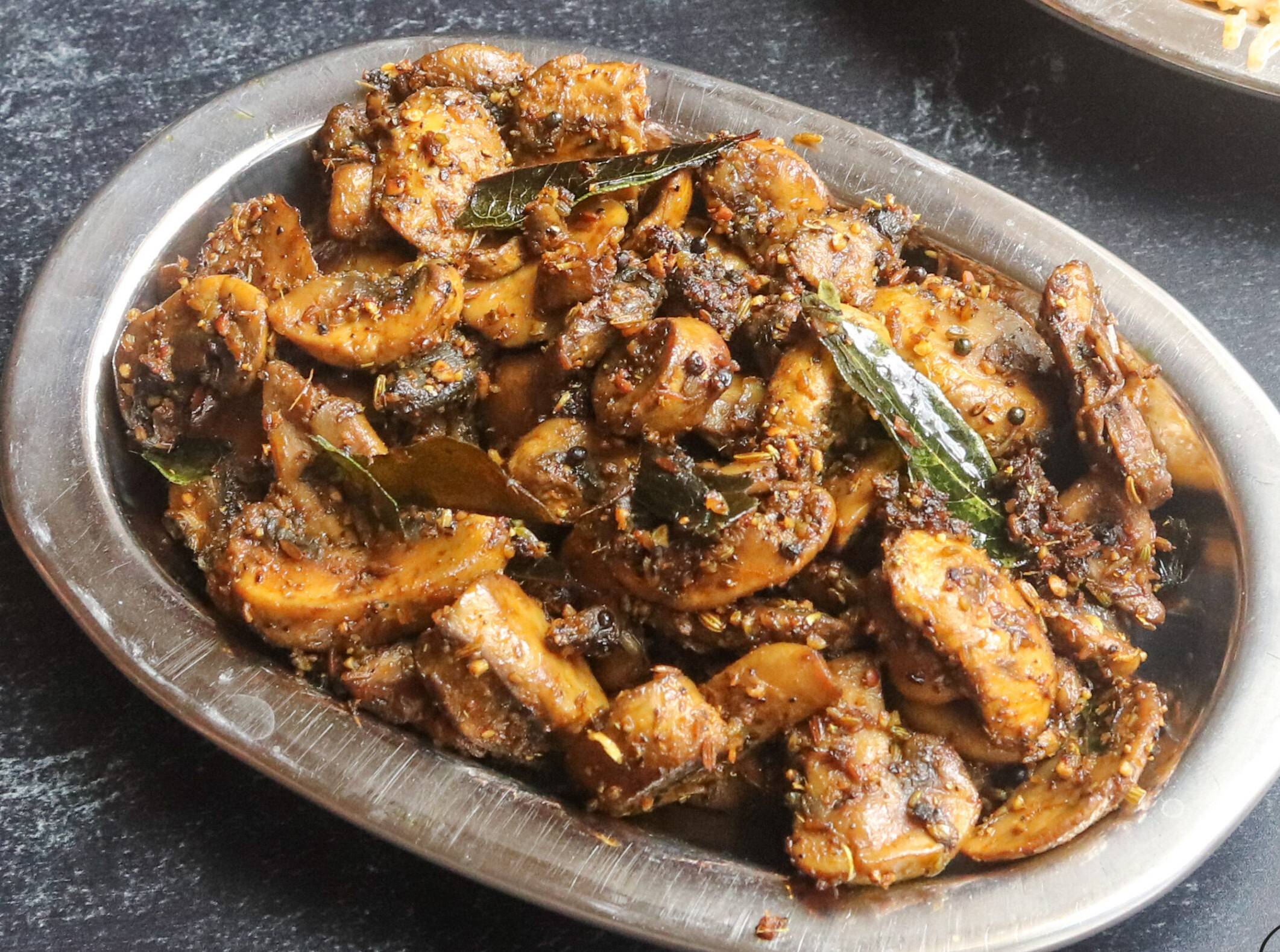 Mushroom Pepper Fry Champiñón