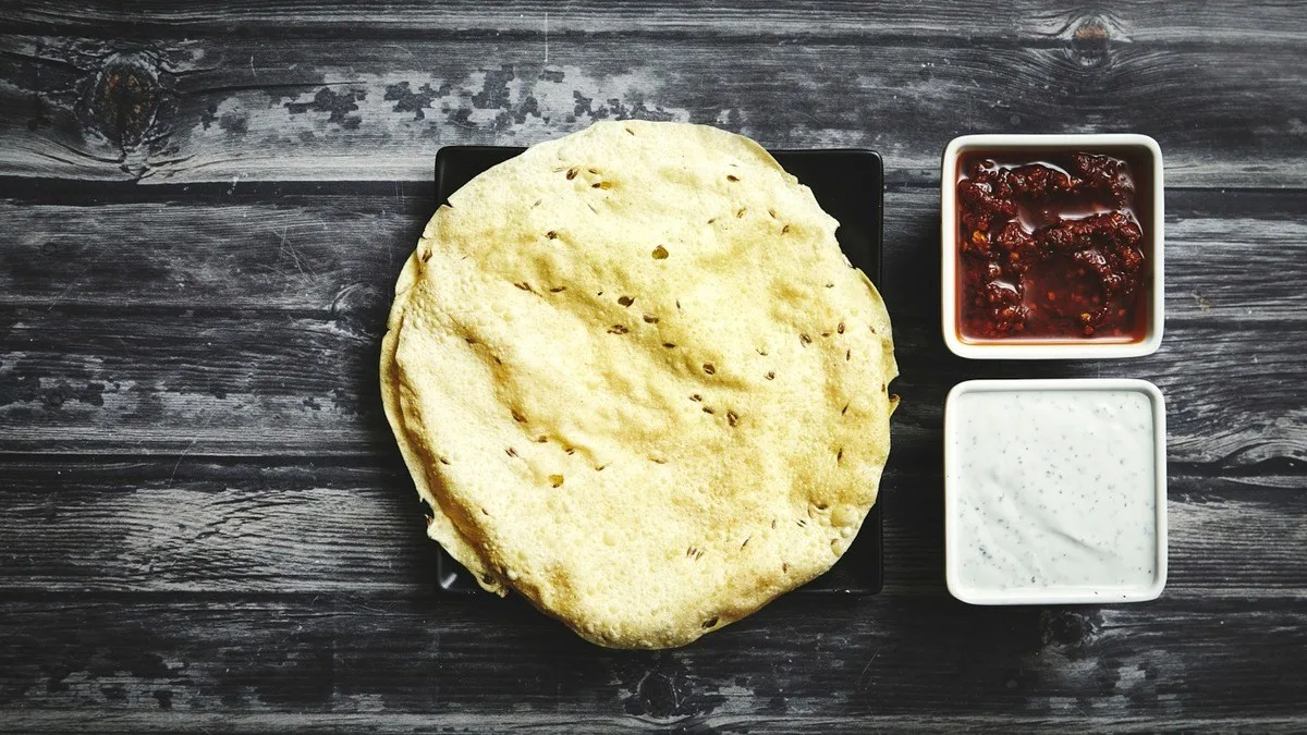 Papadam and Chutney (V)