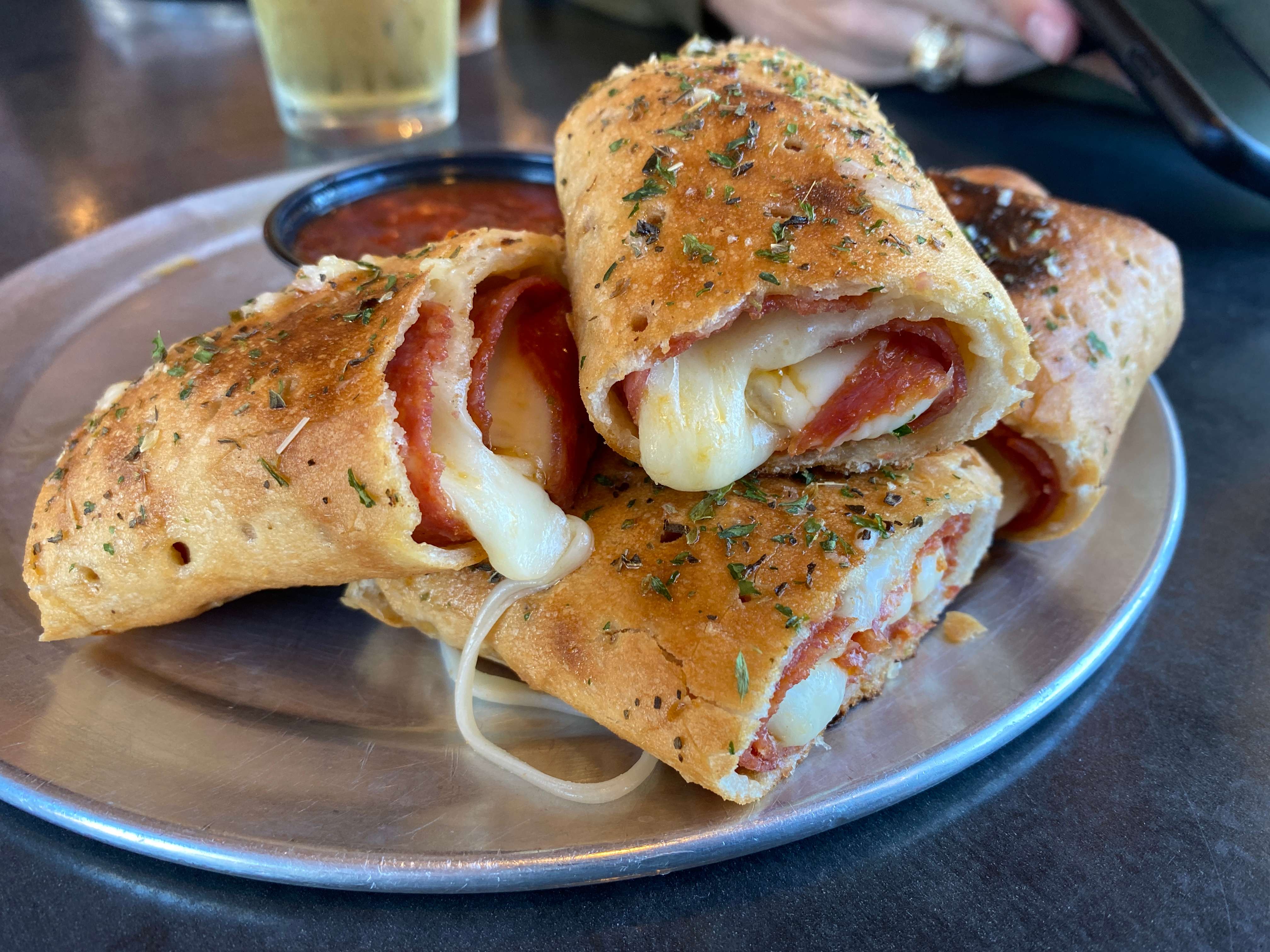 Pizza Roll (4 Pieces)