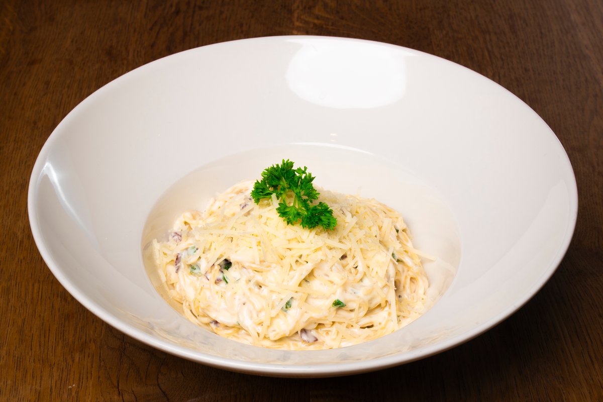 Pasta sa pršutom i spanaćem