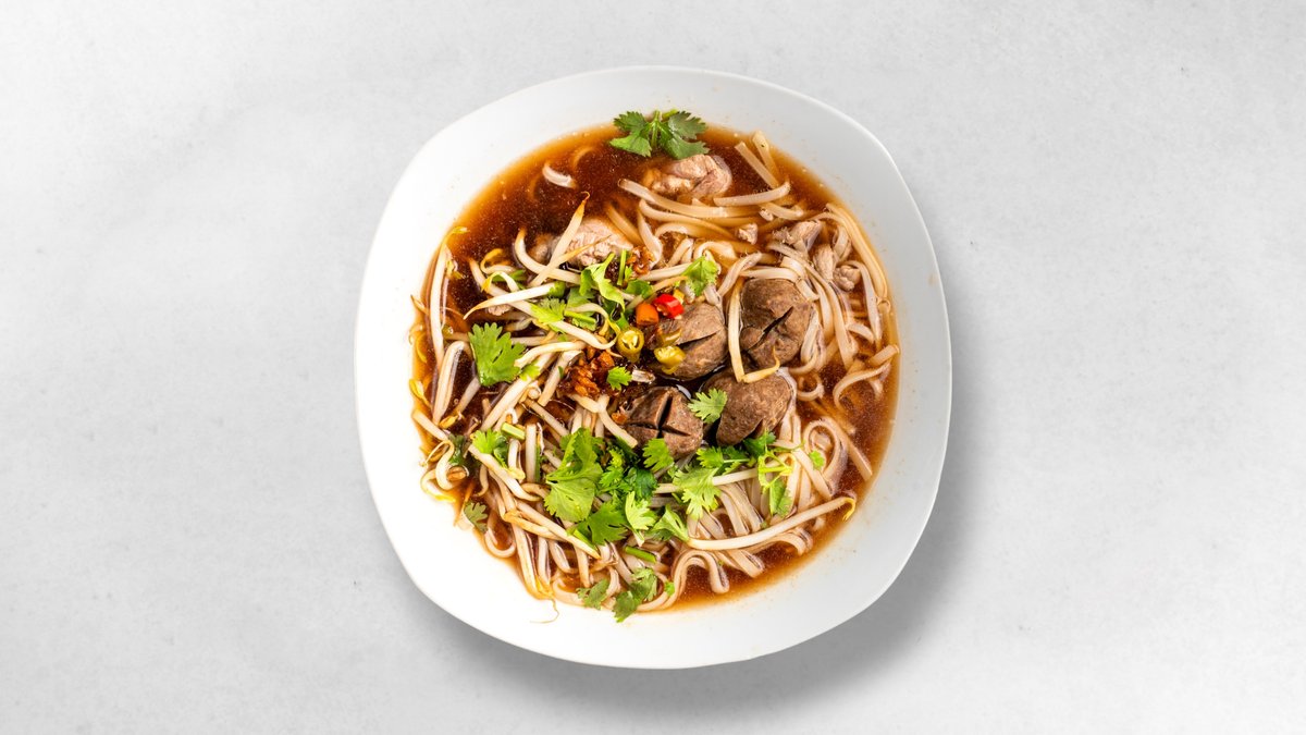Thailändische Reisnudelsuppe