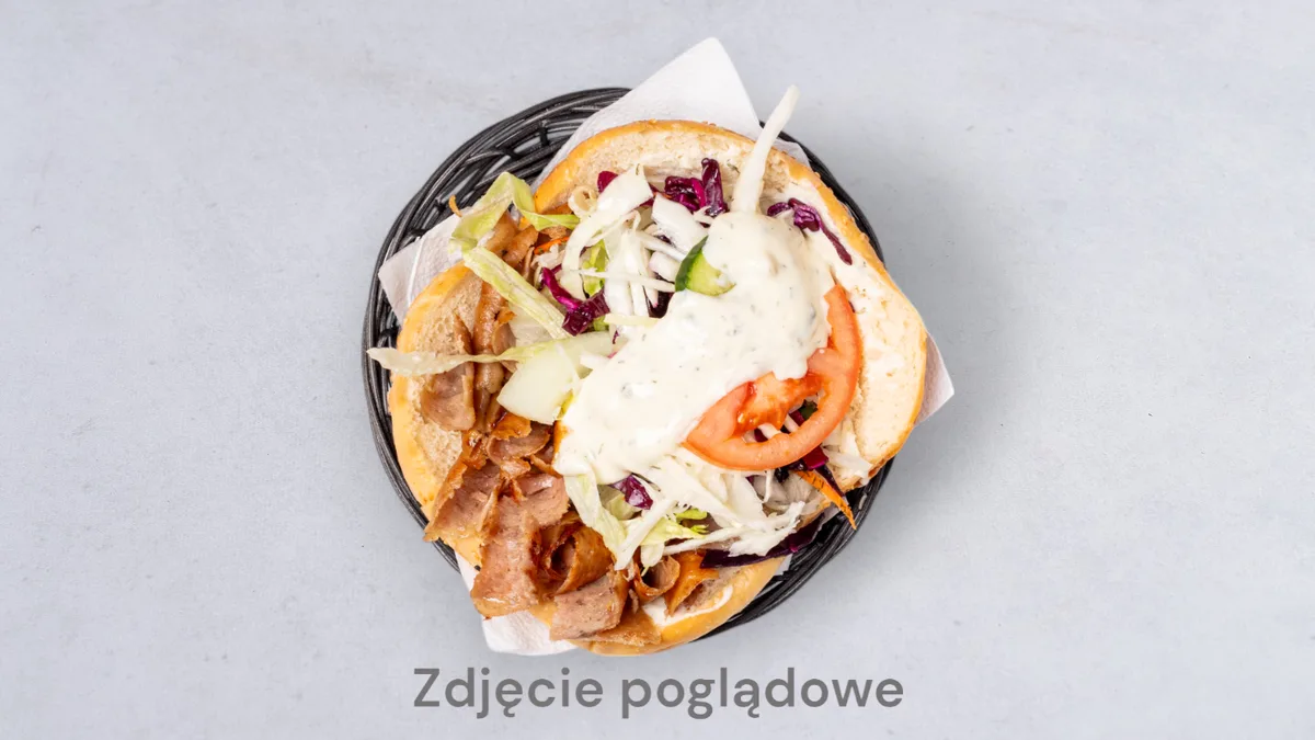 Kebab na talerzu z kurczakiem
