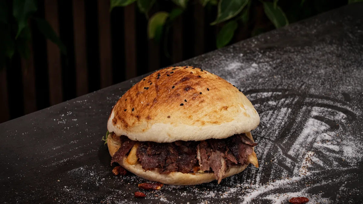 Kebap vită cu berbecuț la chiflă - helal
