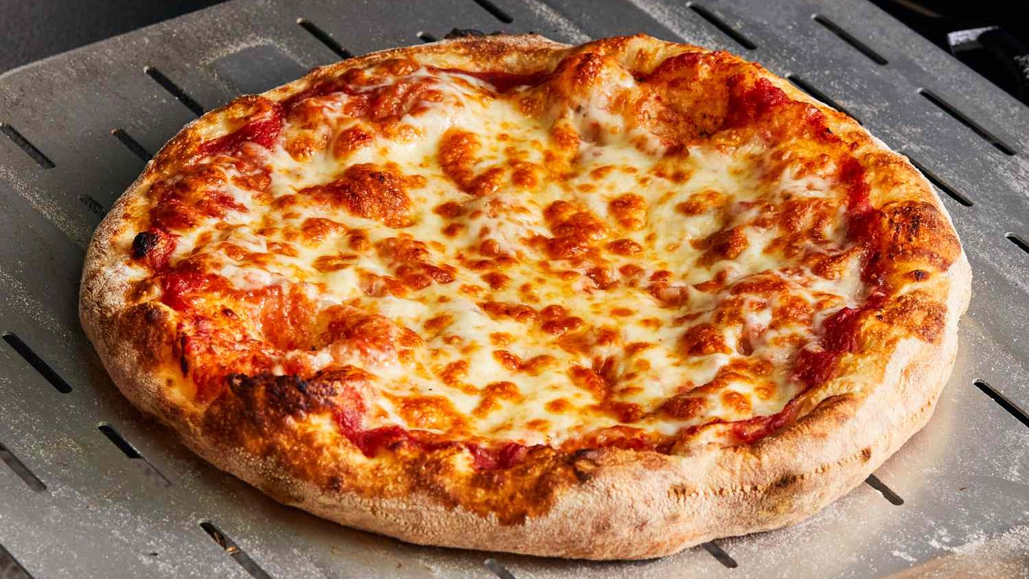 14" Pink Sauce Pizza