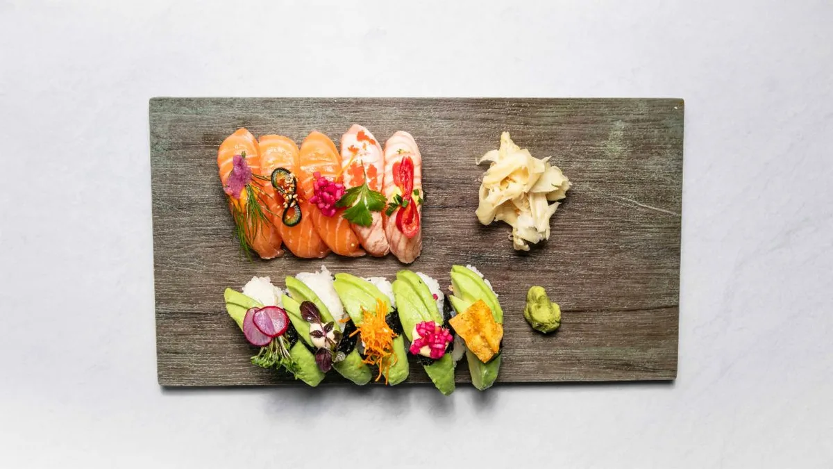 5 lax 5 avokado nigiri